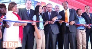 Presidente Danilo Medina entrega escuela en el sector Capotillo