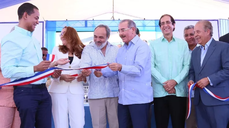 Presidente inaugura nueva carretera Juncalito-Jánico