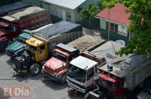 Equipos fueron detenidos por extracción materiales