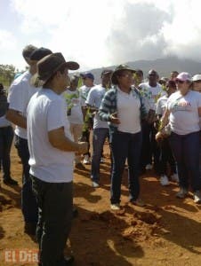 Equipo de BonAgro reforesta en reserva natural