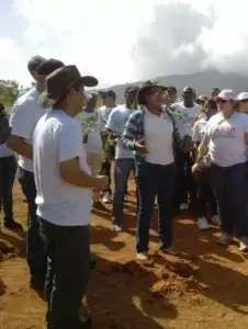 Equipo de BonAgro reforesta en reserva natural