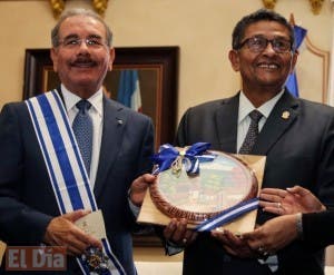 El Parlacen condecora a  Danilo Medina