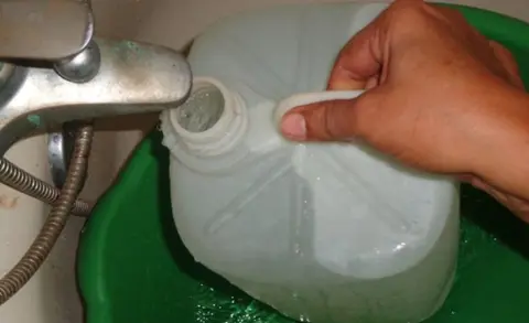Residentes del ensanche Felicidad denuncian tienen 5 días sin agua