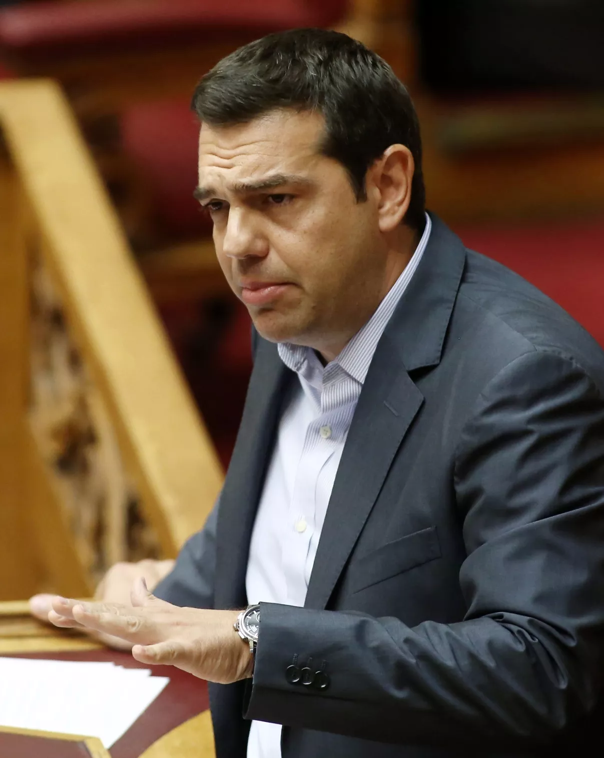 Tsipras cuenta ante crisis con   economistas