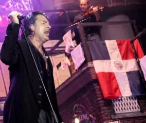 Ni Erika atormenta a Ricardo Arjona; el concierto va esta noche pese a mal tiempo