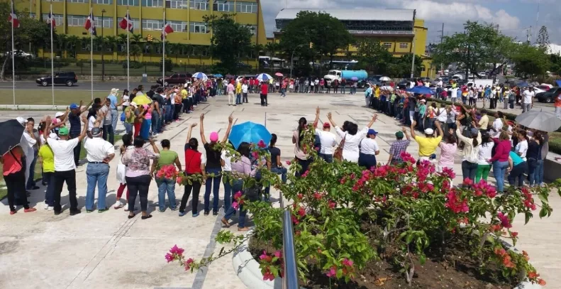 Evangélicos realizan una jornada de oración por  el país