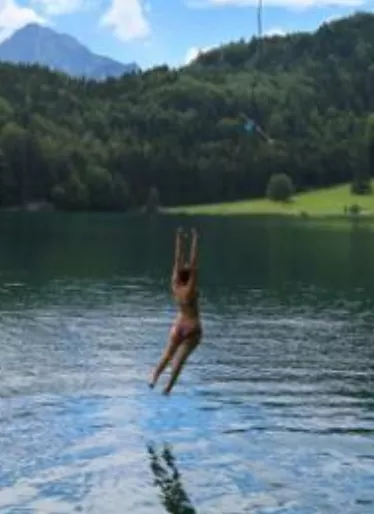 Adolescente encuentra lingote de oro en lago