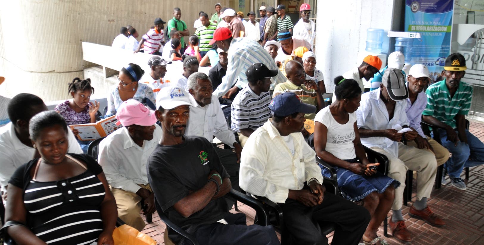 Interior y Policía dice Plan de Regularización ha beneficiado a 250 mil extranjeros, 98 % haitianos