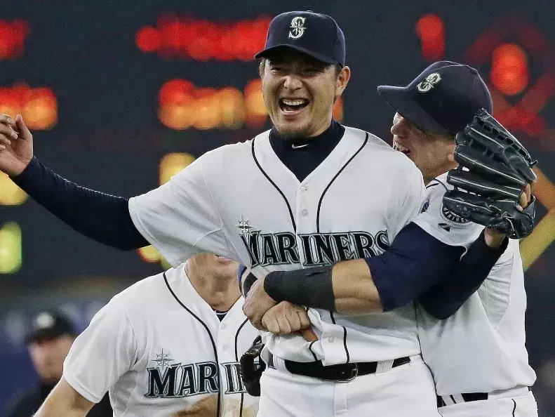 Iwakuma tira no-hitter; David  pega dos jonrones