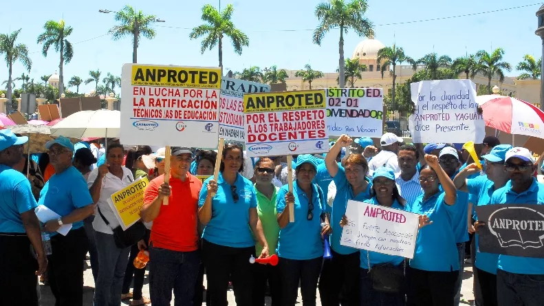 Técnicos en educación amenazan iniciar una  huelga indefinida