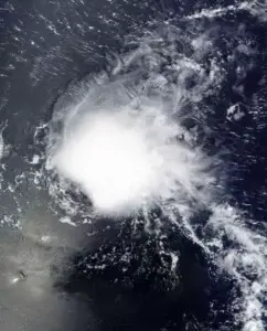 Danny pasa en el Caribe de depresión tropical a remanente