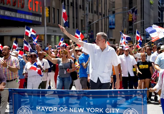 Dominicanos abuchean al alcalde de Nueva York durante su tradicional desfile