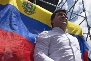 Trasladan opositor venezolano Ceballos a residencia bajo arresto domiciliario