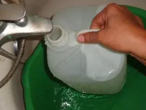 Barrios de Sabana Perdida al borde de la desesperación por falta de agua