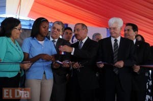 Presidente Danilo Medina inaugura dos escuelas en Baní