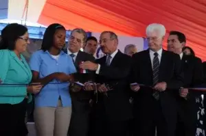 Presidente Danilo Medina inaugura dos escuelas en Baní