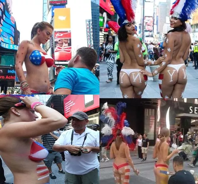 Jóvenes posan semidesnudas en la Plaza Time Square en Nueva York