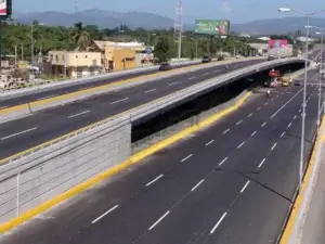 Obras Públicas acondiciona puentes peatonales y elevados