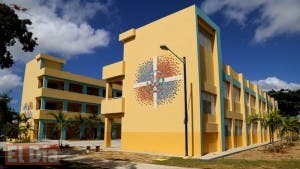 Danilo Medina inaugura una escuela y una estancia infantil en Los Tres Brazos