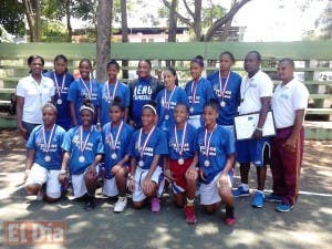 Equipo de baloncesto femenino de DN gana Juego de la Juventud