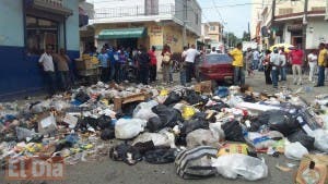 Video: Protesta en San Cristóbal por el gran cúmulo de basura y plagas