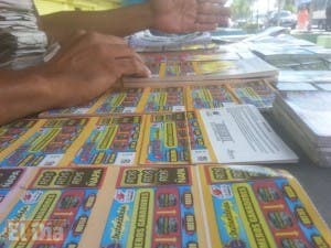 La venta de billetes y quinielas, un oficio en decadencia