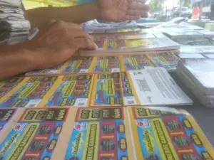 La venta de billetes y quinielas, un oficio en decadencia