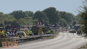 Un avión se estrella contra varios autos en Inglaterra dejando 7 muertos