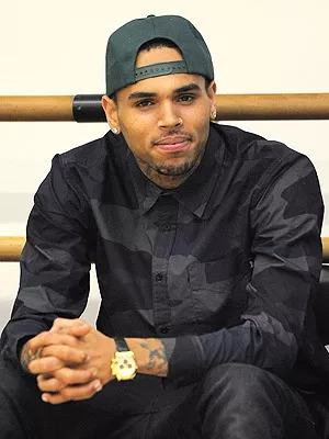 Promotor de Chris Brown niega haber estafado a una secta filipina