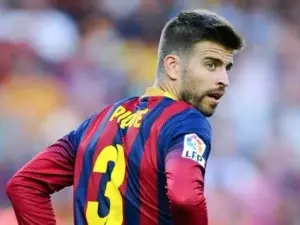 Suspenden cuatro partidos a Gerard Piqué por insultar árbitro durante partido