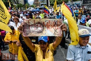 Oposición venezolana realiza protesta ante crisis económica