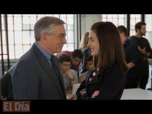 Robert De Niro a las órdenes de Anne Hathaway en «The Intern»