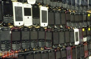 Autoridades allanan tienda de Hato Mayor que vendía celulares robados en Santo Domingo