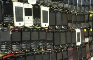 Autoridades allanan tienda de Hato Mayor que vendía celulares robados en Santo Domingo