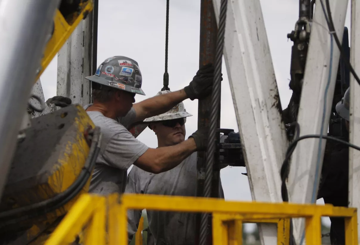 Posiciones bajistas del  petróleo retiran el efectivo del mercado