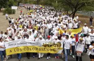 Cientos de colombianos marchan  por crisis frontera