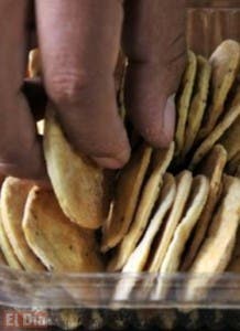 Fabrican galletas de lombrices en Bolivia