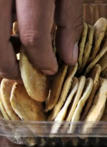 Fabrican galletas de lombrices en Bolivia