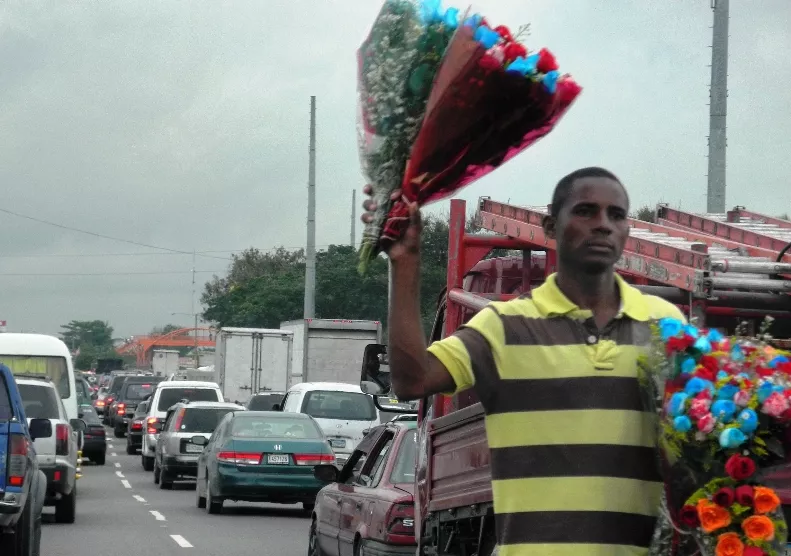 Los vendedores invaden elevados