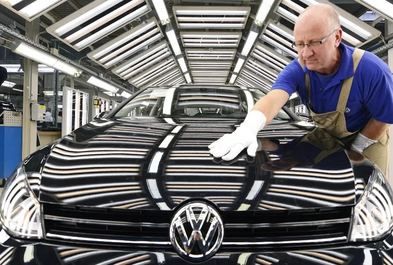 La VW  golpea el mercado  bonos