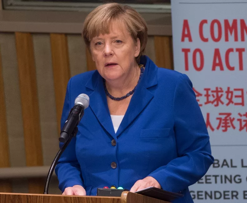 Merkel: No subirán impuestos para atender a migrantes