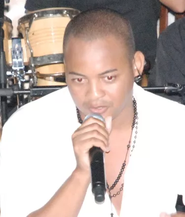 Wason canta en evento de NBC