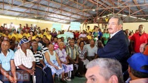 Presidente Medina ofrece financiamiento a productores de plátanos de Vicente Noble