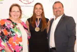 María Marte  recibe un “Orgullo de mi tierra”