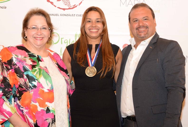 María Marte  recibe un “Orgullo de mi tierra”