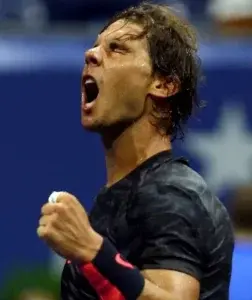 Rafael Nadal suda un mundo y avanza en US Open