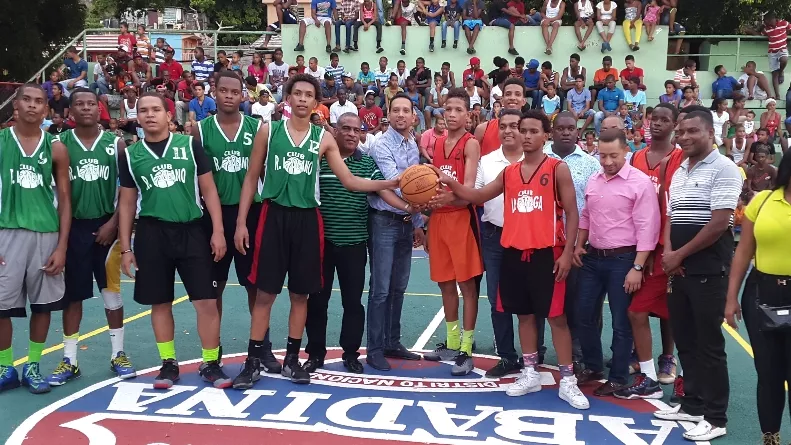 Tropical pinta primera cancha de acuerdo con la Abadina