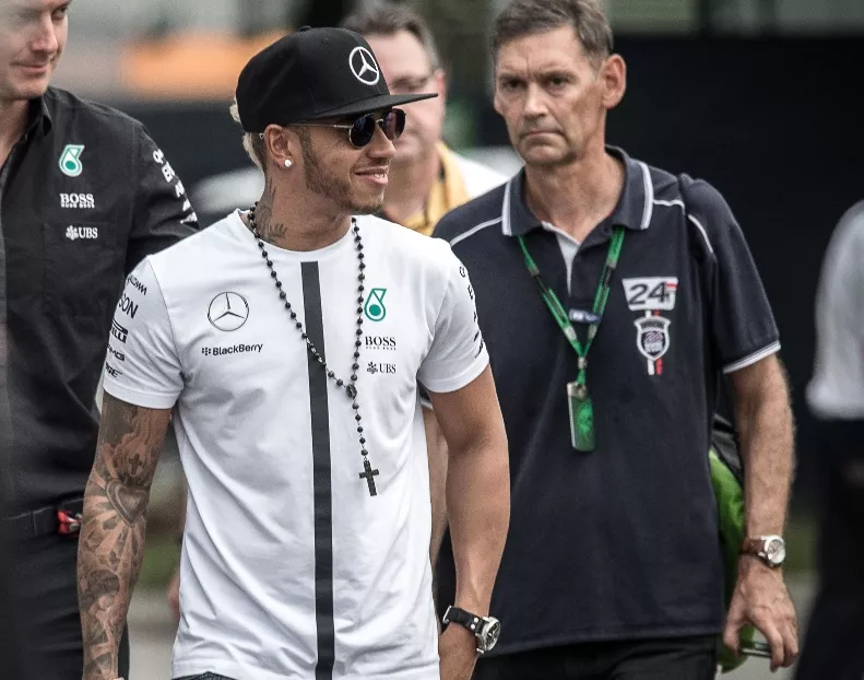 Hamilton busca igualar a Senna