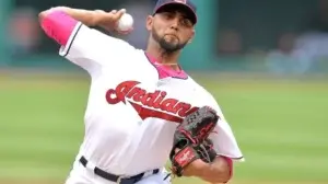 Abridor dominicano Danny Salazar fuera por inflamación en el codo