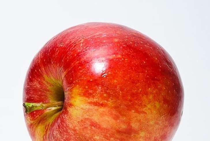 Manzana, la fruta que actúa como un protector del estómago natural